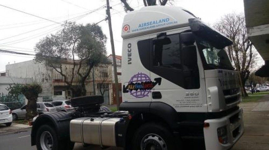 Nuevo camión Iveco con la gráfica de AirSeaLand